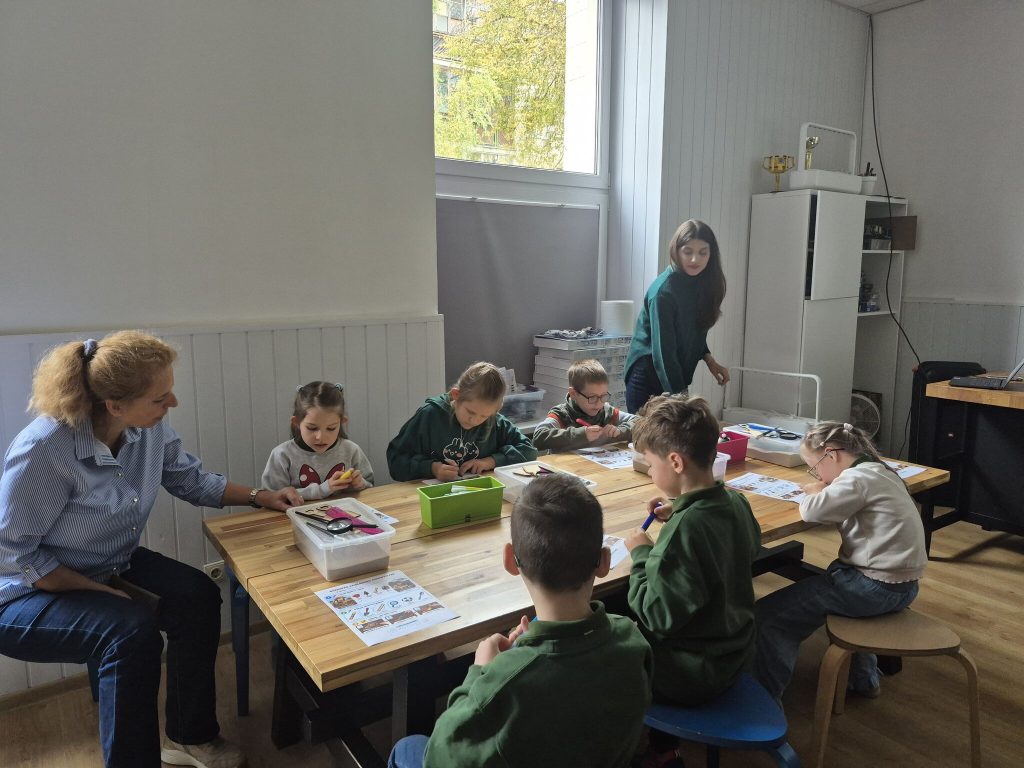 🔎🦖 1a ir 1c klasių mokiniai – senovės paslapčių ieškotojai! 🦴✨